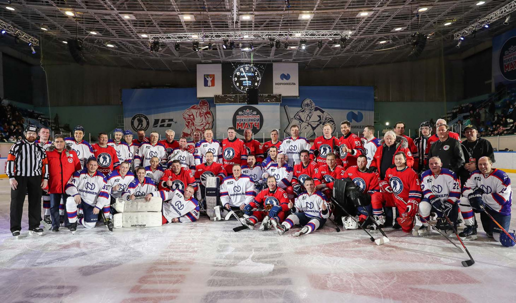 Благотворительный матч с участием легенд хоккея прошел в Норильске